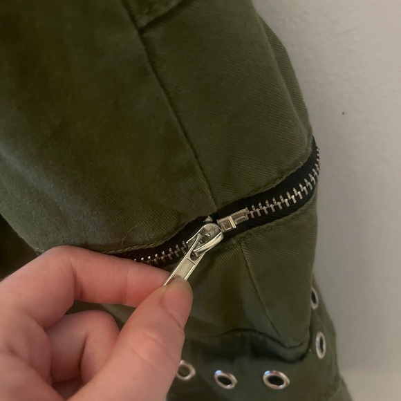 Army Green Social Collision Zipper Skirt - Picture 4 of 7